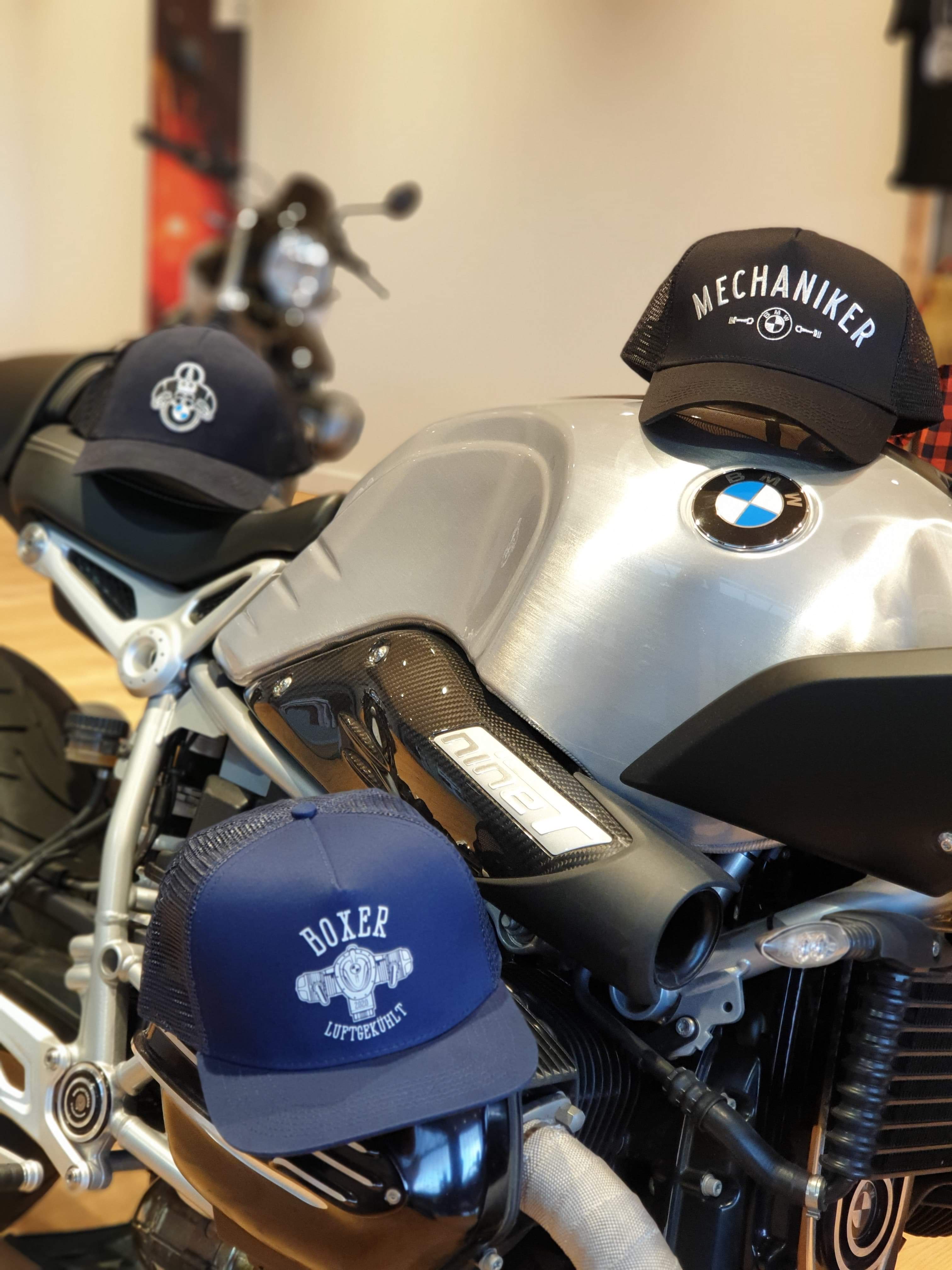Carrier BMW - 🎁 IDÉE CADEAU, J-16 🎁 Gardez votre tête au chaud avec une  tuque BMW Motorrad 🙃 👉
