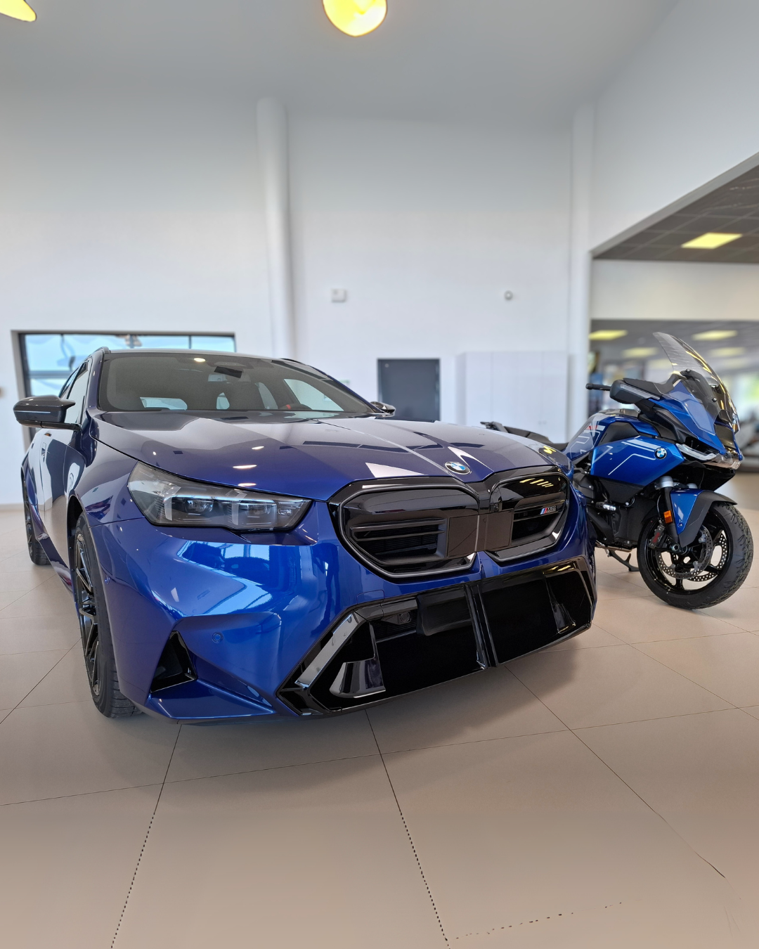 BMW R 1300 RT X BMW M5 TOURING.