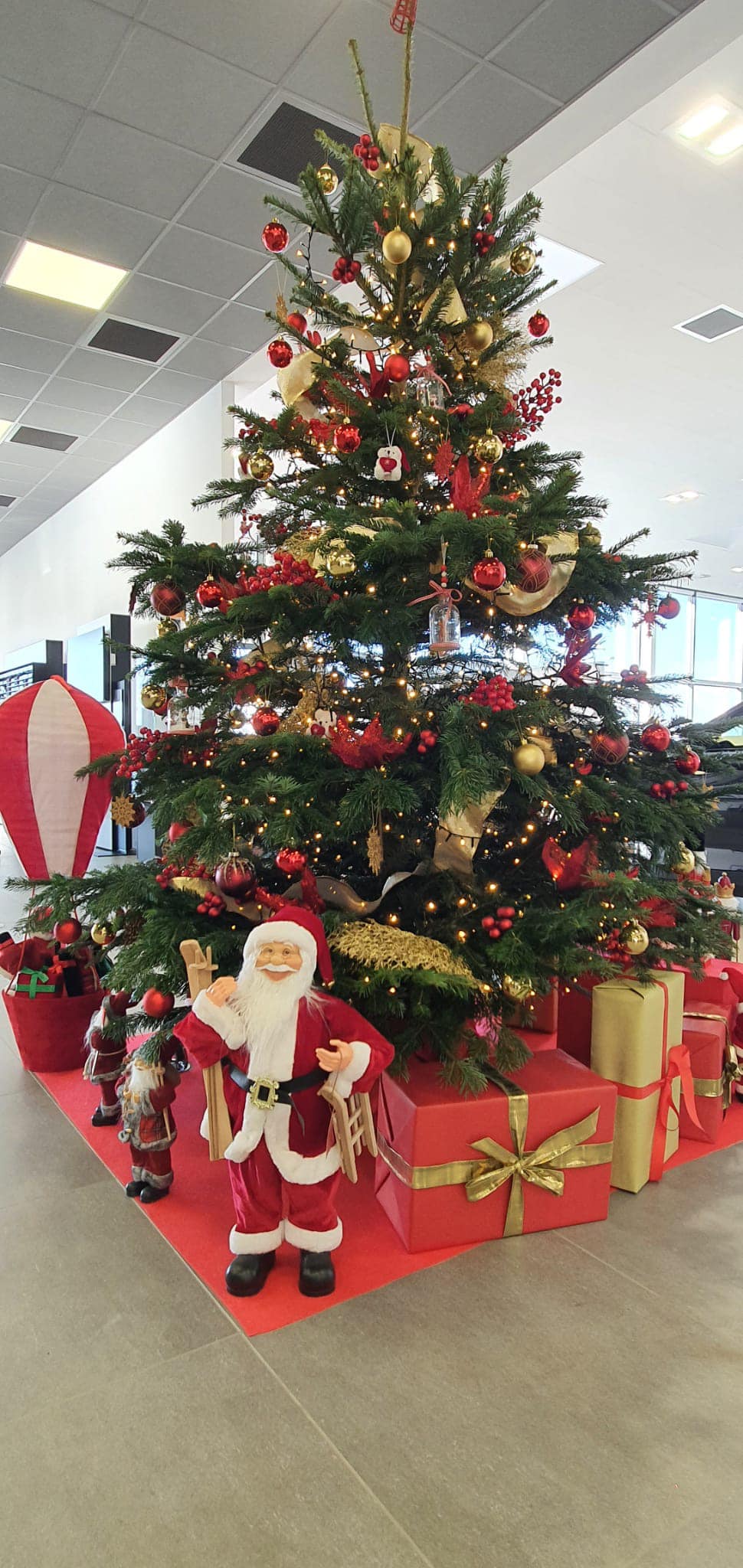 La magie de Noël est arrivée chez BMW Motorrad Dupont Montargis ! 