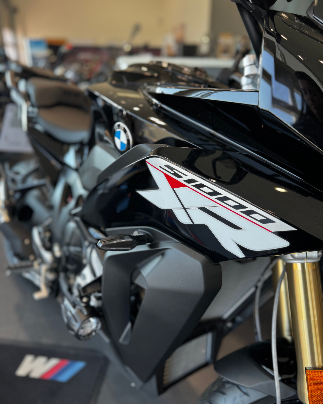BMW S 1000 XR.