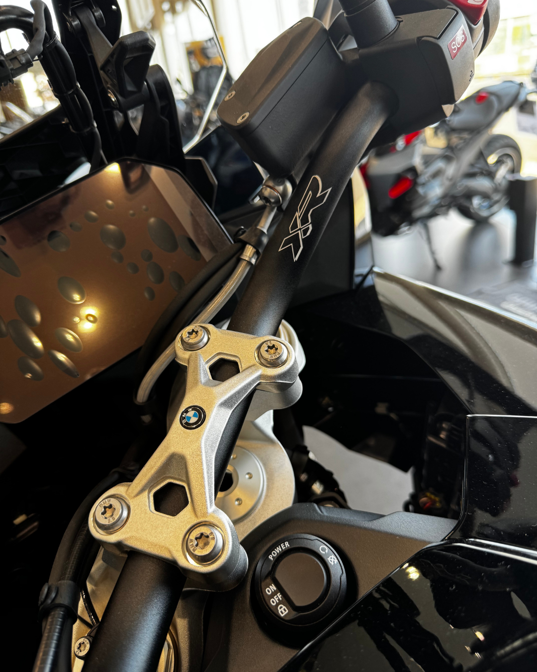 BMW S 1000 XR.
