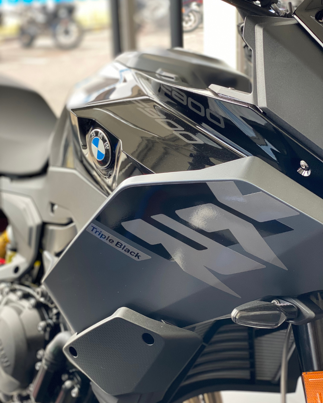 BMW F 900 XR.