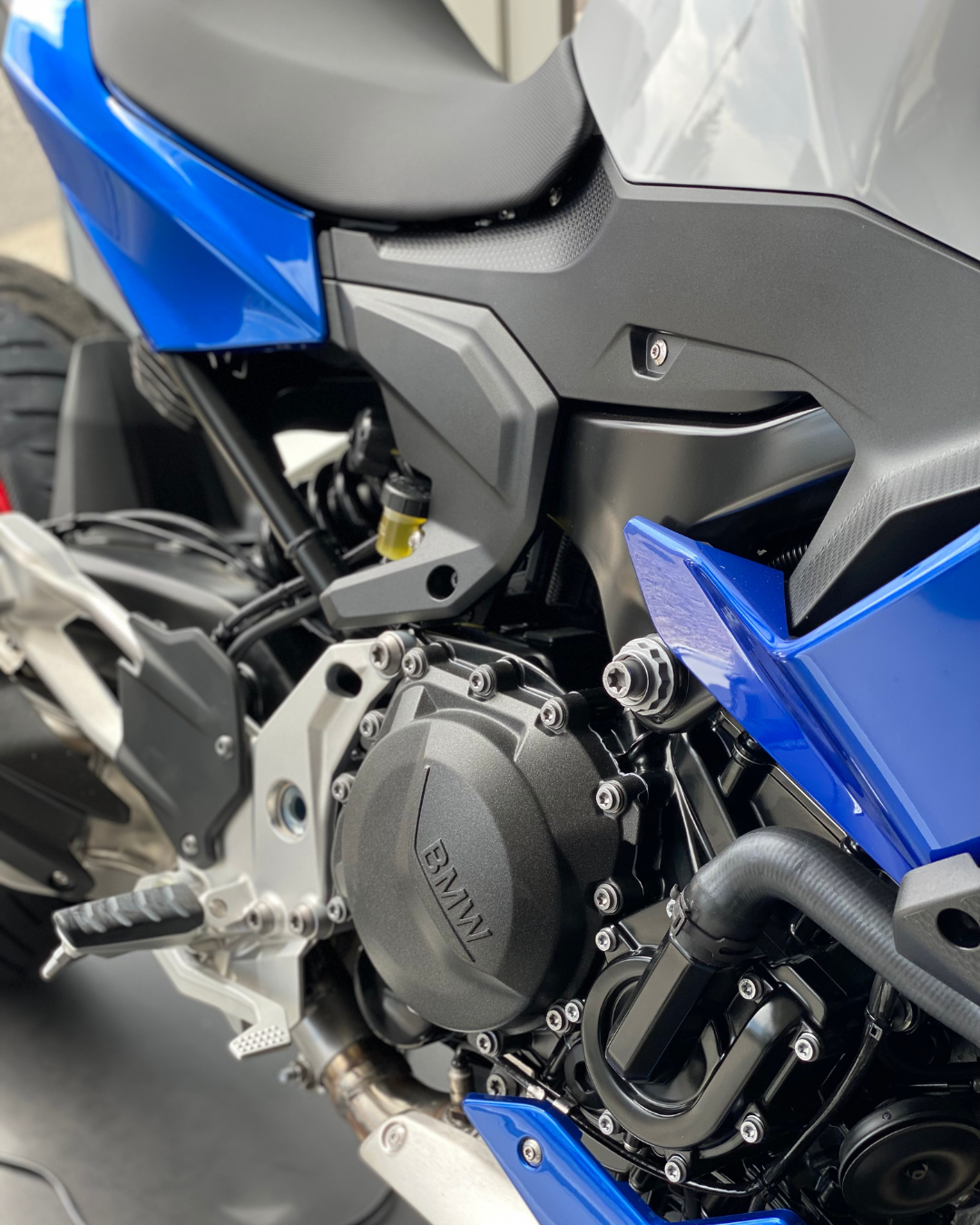 BMW F 900 XR.