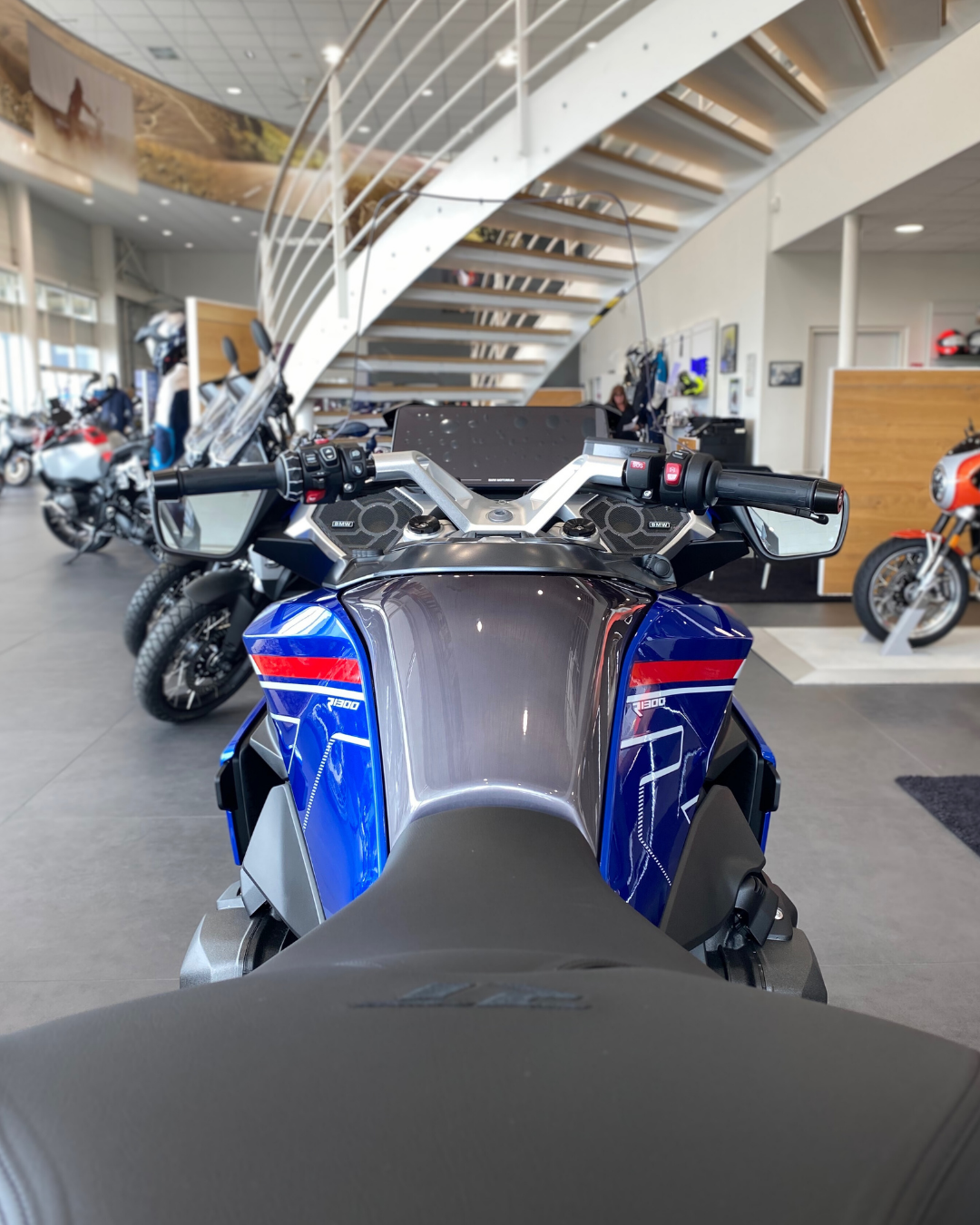 NOUVELLE BMW R 1300 RT.