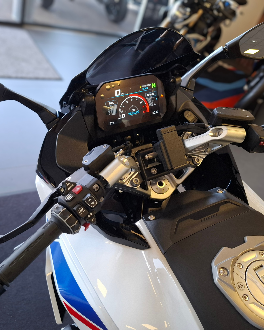 NOUVELLE BMW R 1300 RS.
