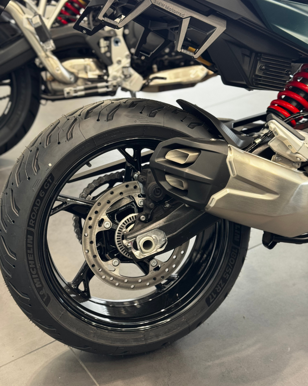 BMW F 900 XR.