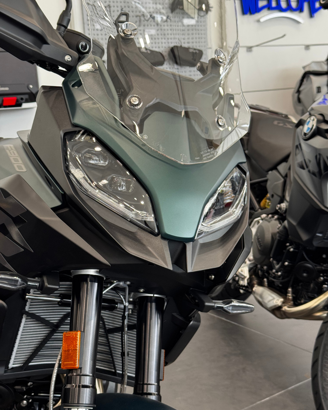 BMW F 900 XR.