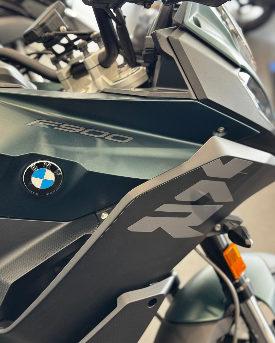 BMW F 900 XR.