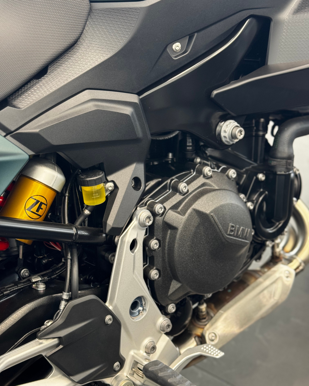 BMW F 900 XR.