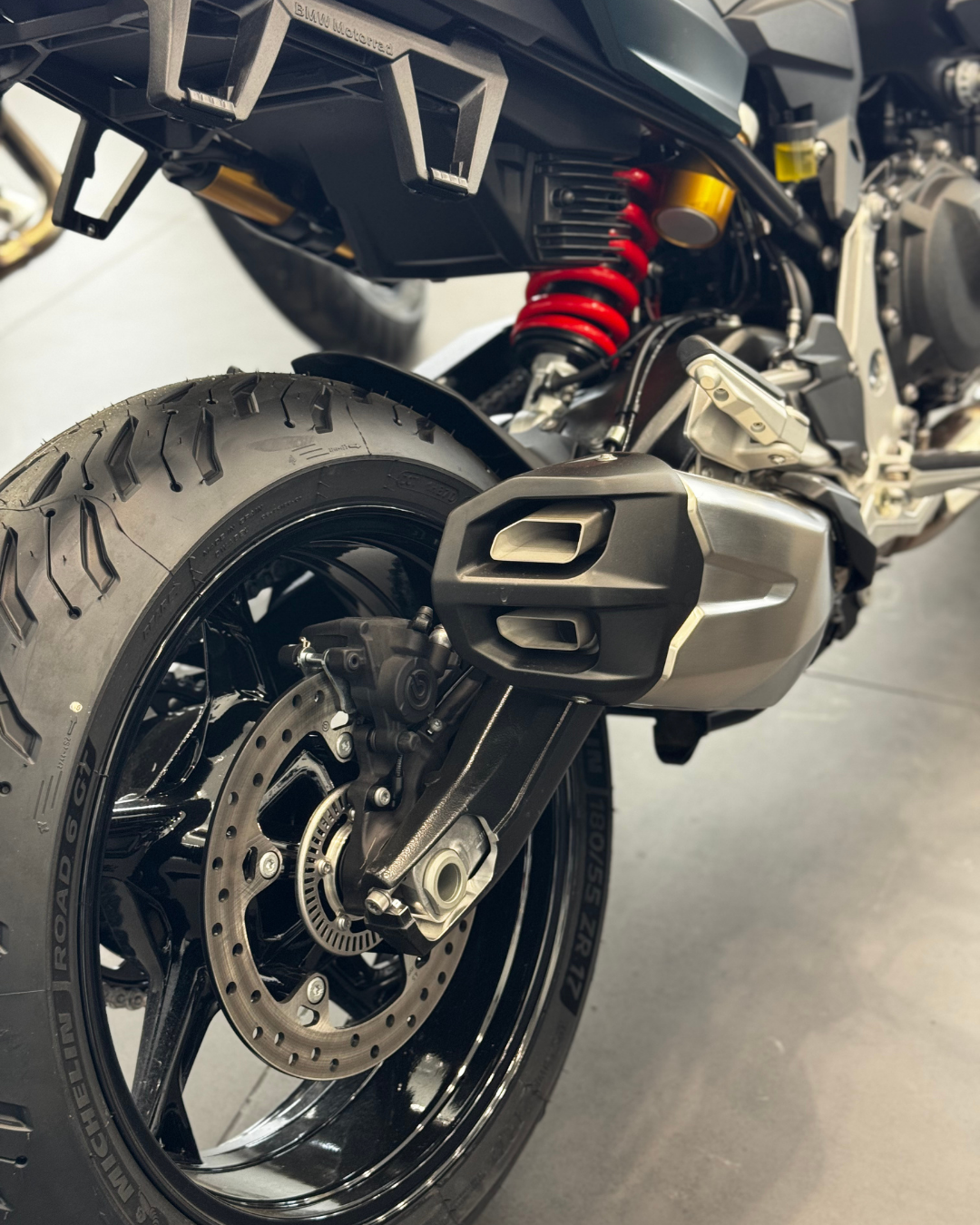 BMW F 900 XR.