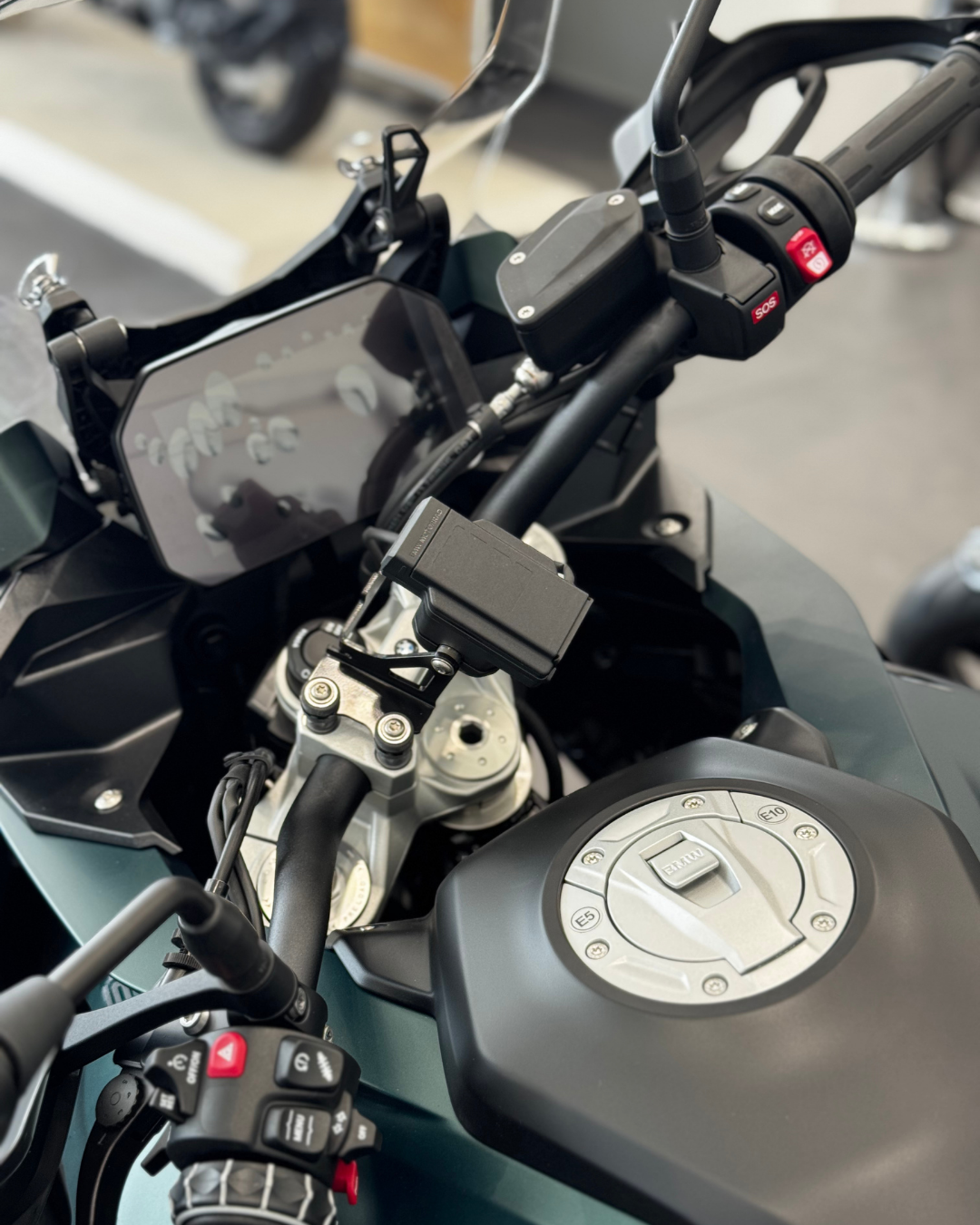 BMW F 900 XR.