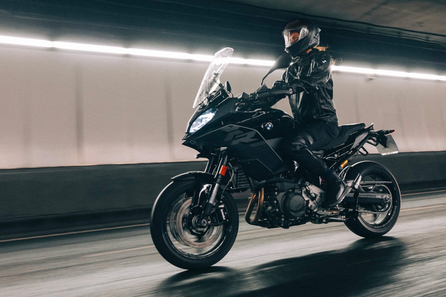 NOUVELLE SAISON AVEC LES BMW F 900 R ET F 900 XR.