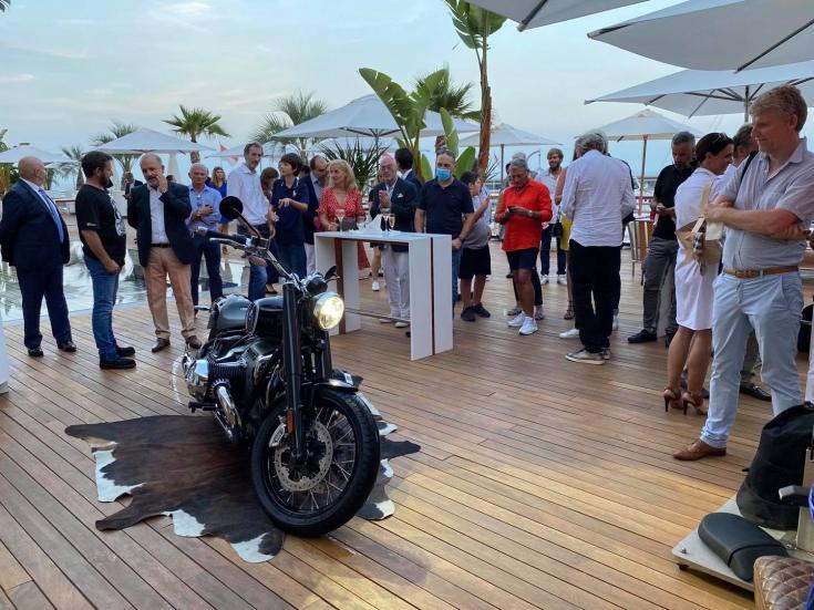 La BMW R 18 au Moto Club Monaco.