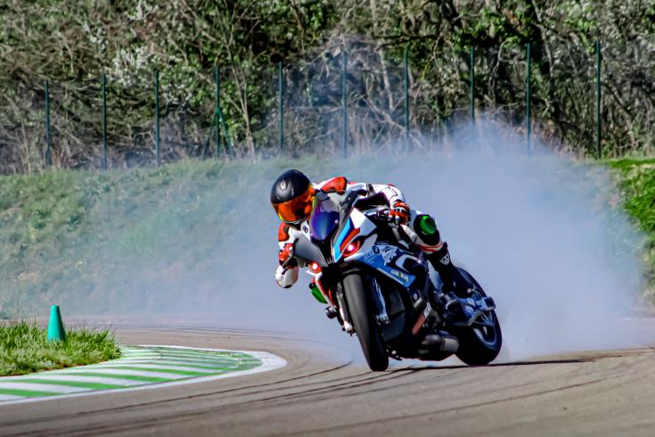 Alex Drift au guidon de la BMW S 1000 RR ! 