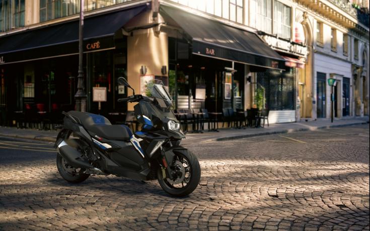 Les nouveaux BMW C 400 X et BMW C 400 GT sont disponibles à la commande respectivement aux tarifs de 7 500 € et 8 200 € et peuvent être configurés en ligne 