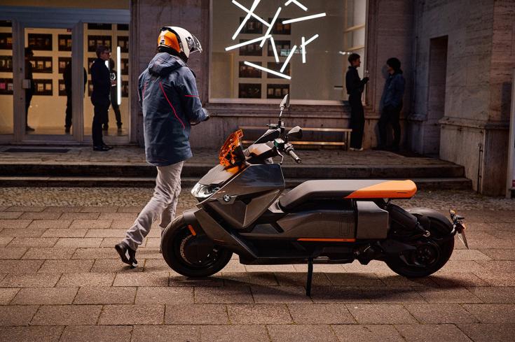 Le nouveau scooter 100% électrique BMW CE-04.