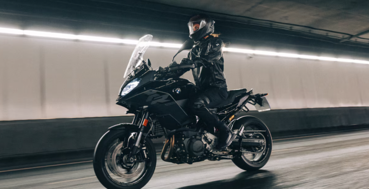 BMW F 900 XR.