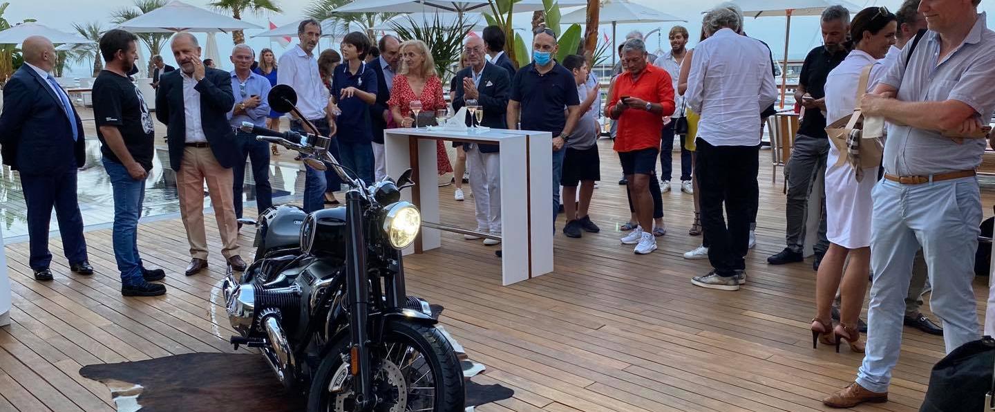 La BMW R 18 au Moto Club Monaco.