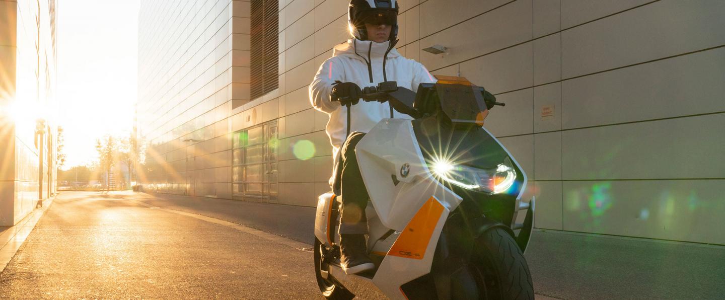 Découvrez le Concept BMW Motorrad Definition CE 04