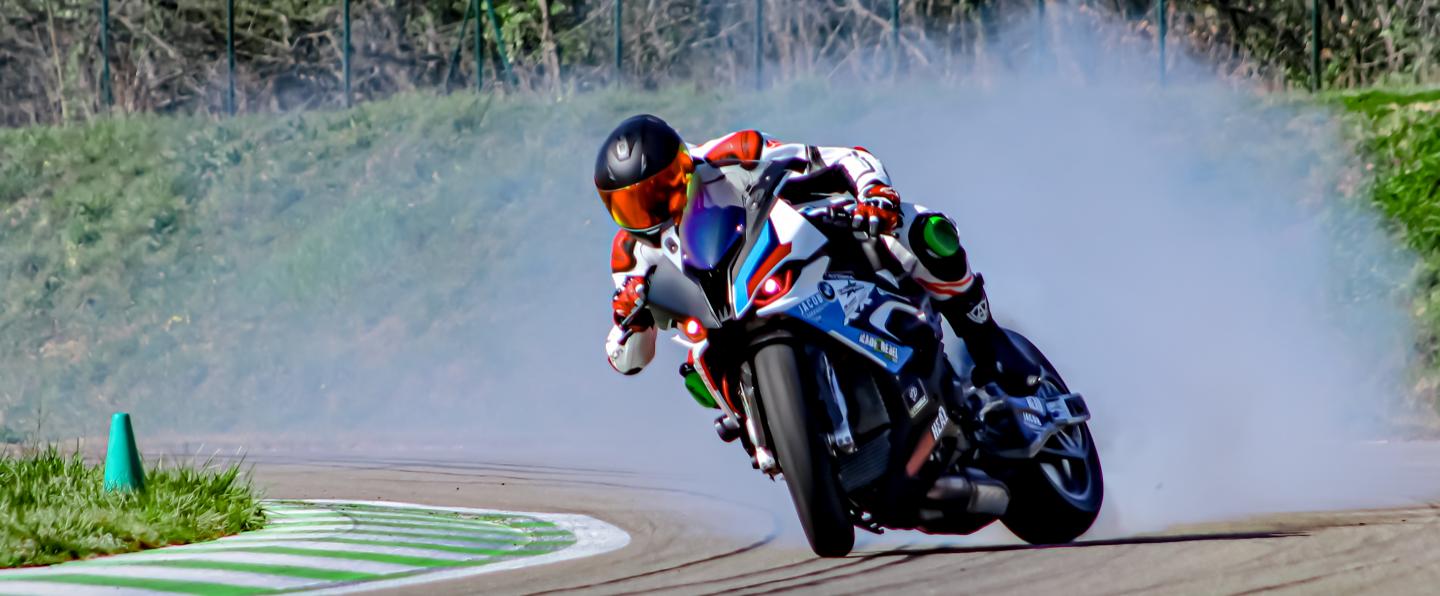 Alex Drift au guidon de la BMW S 1000 RR ! 