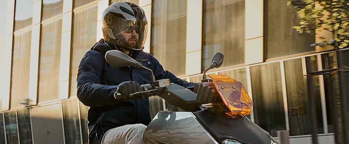 Nouveau scooter BMW CE 04.