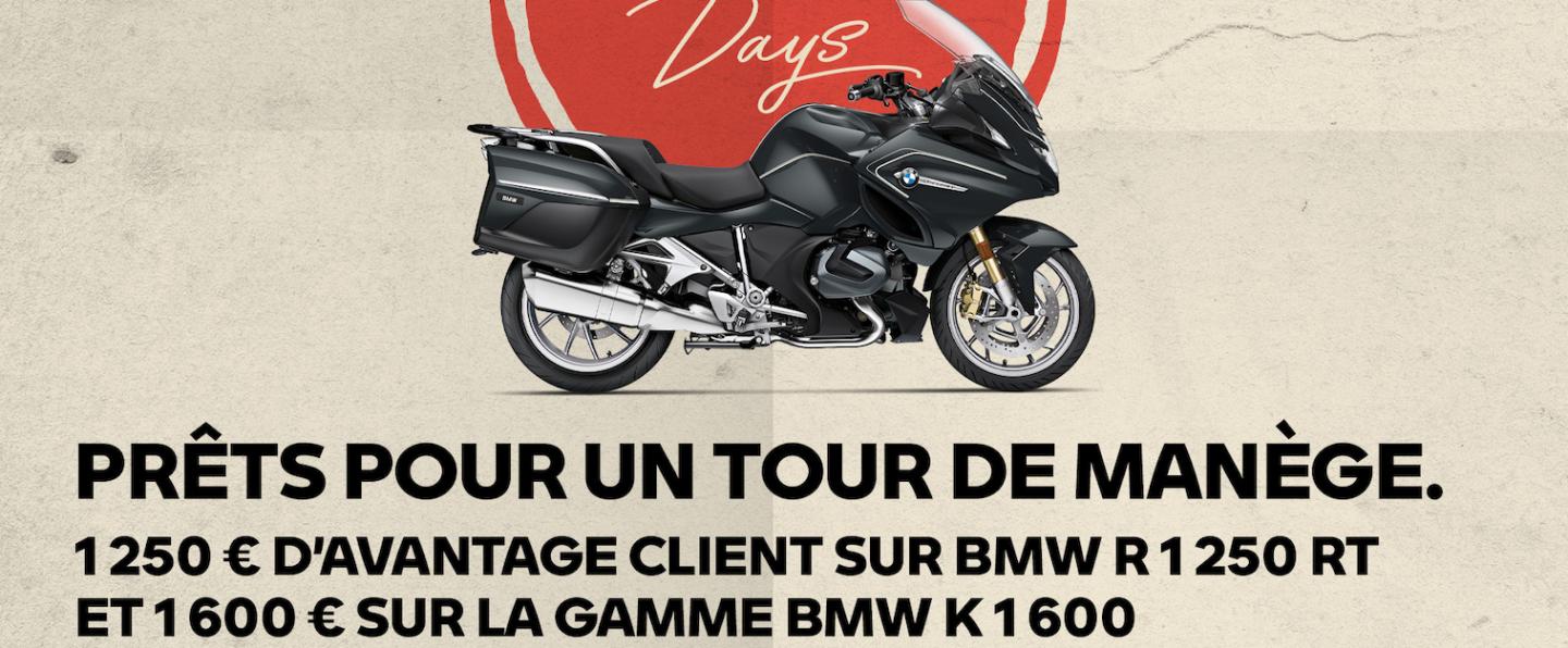 PRÊTS POUR UN TOUR DE MANÈGE.