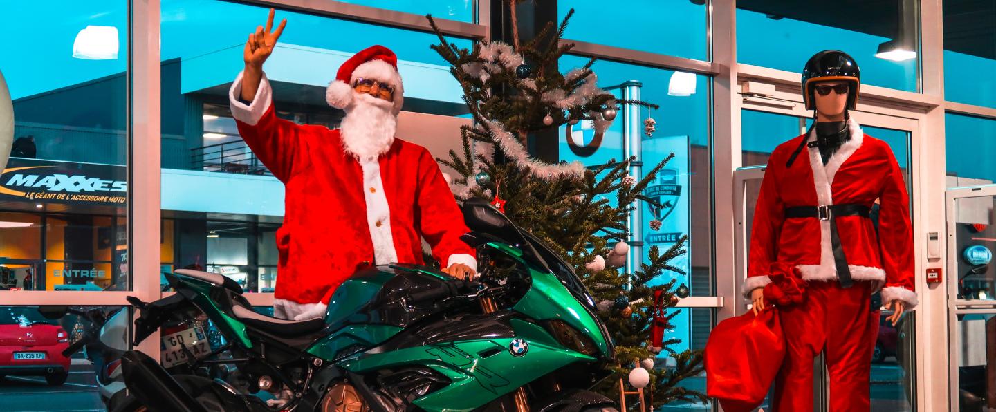 La balade des pères Noël à moto !