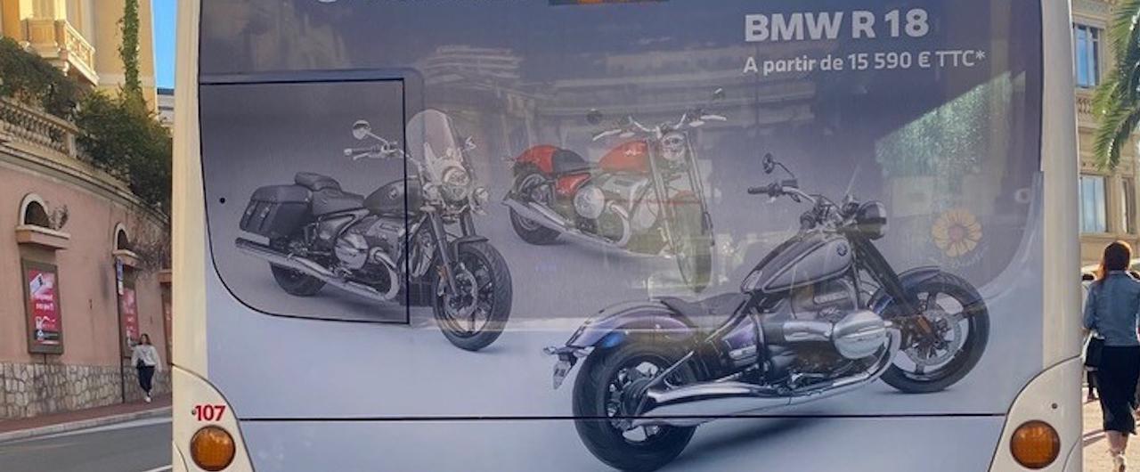 La BMW R18 s'affiche dans Monaco.