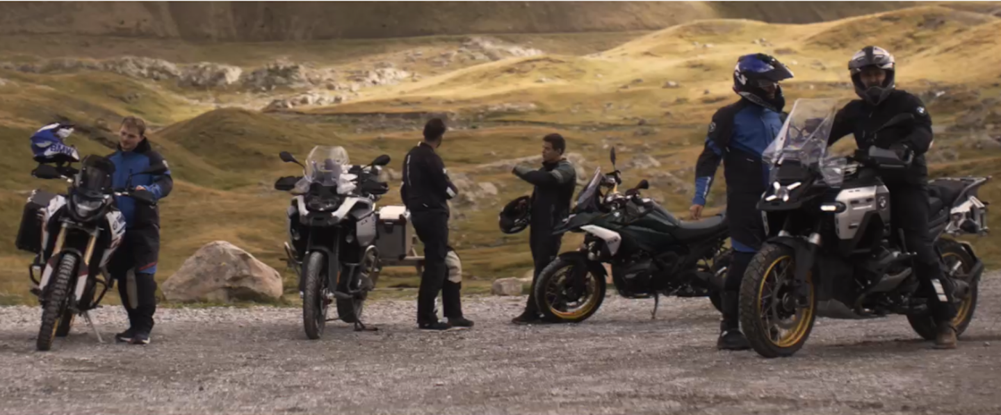 ENTREZ DANS LA FAMILLE GS L'AVENTURE À MOTO.