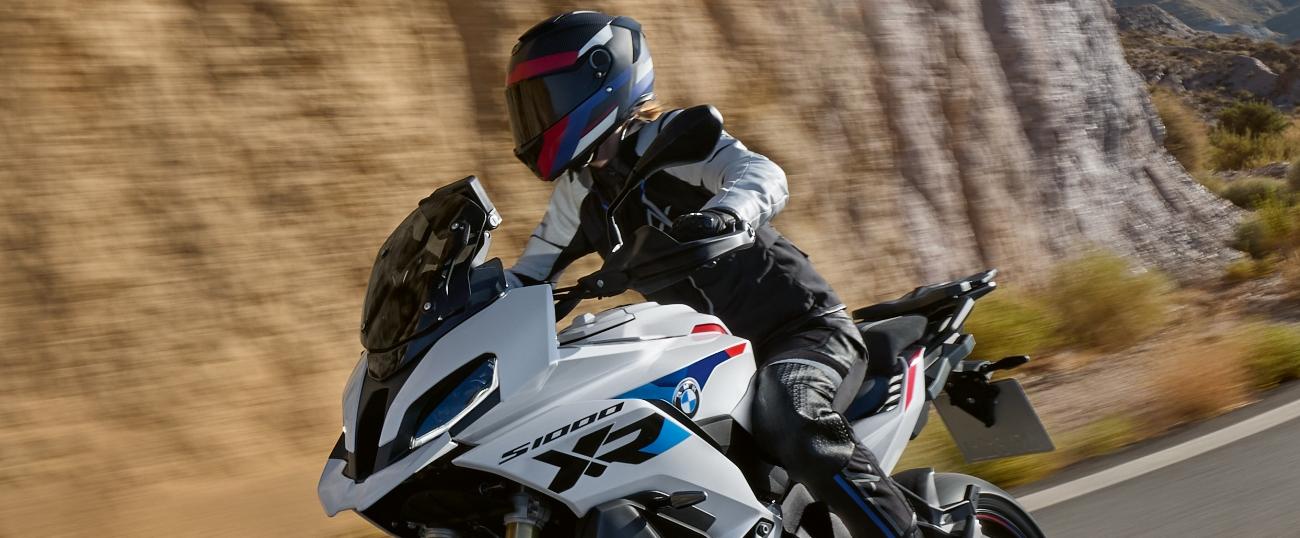 PRENEZ LA ROUTE AVEC BMW MOTORRAD.