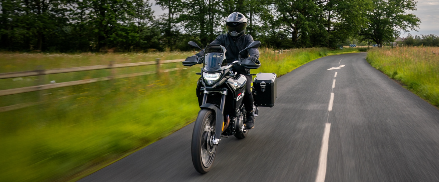 BMW F 900 GS Dark Edition.