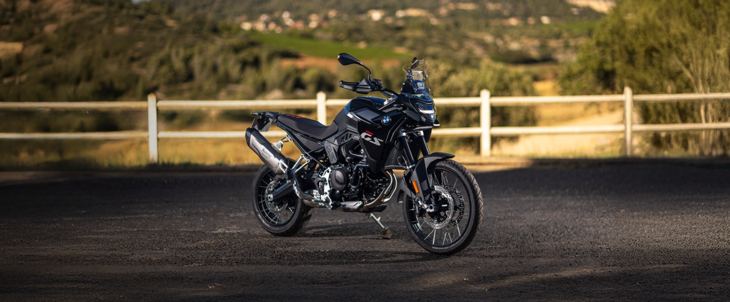 BMW F 900 GS Dark Edition.