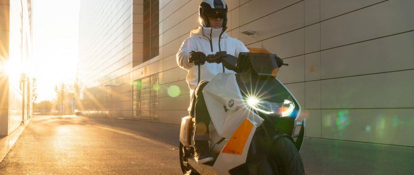 Découvrez le Concept BMW Motorrad Definition CE 04