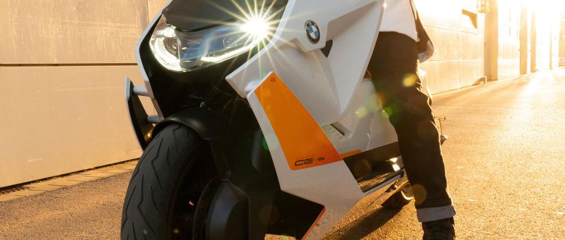 Découvrez le Concept BMW Motorrad Definition CE 04