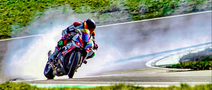 Alex Drift au guidon de la BMW S 1000 RR ! 